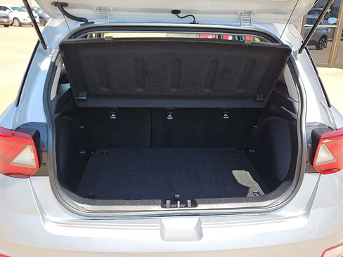 Used 2025 Hyundai Venue SEL FWD image 6