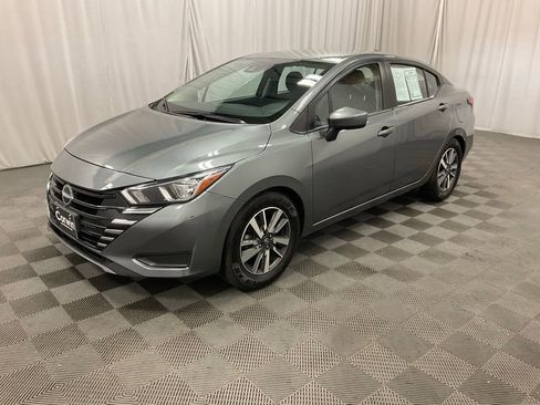 Used 2023 Nissan Versa SV image 8