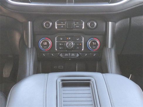 Used 2023 Chevrolet Tahoe Z71 w/ Luxury Package image 19