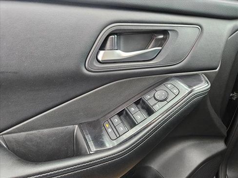 Used 2025 Nissan Rogue SV FWD image 23