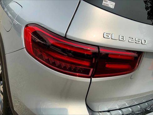 Certified 2026 Mercedes-Benz GLB 250 4MATIC image 18