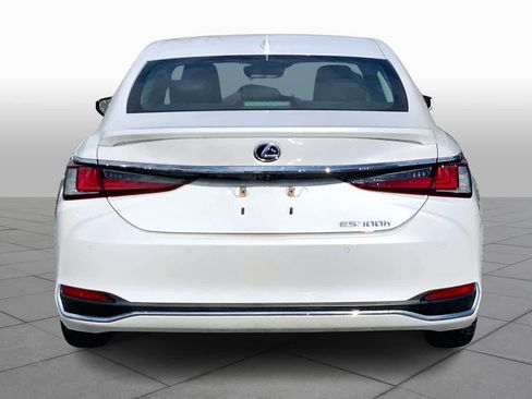 Used 2022 Lexus ES 300h w/ Premium Package image 5