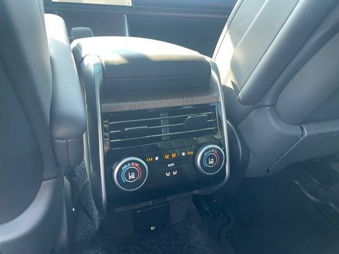 Used 2025 Land Rover Range Rover SE AWD/4WD image 24