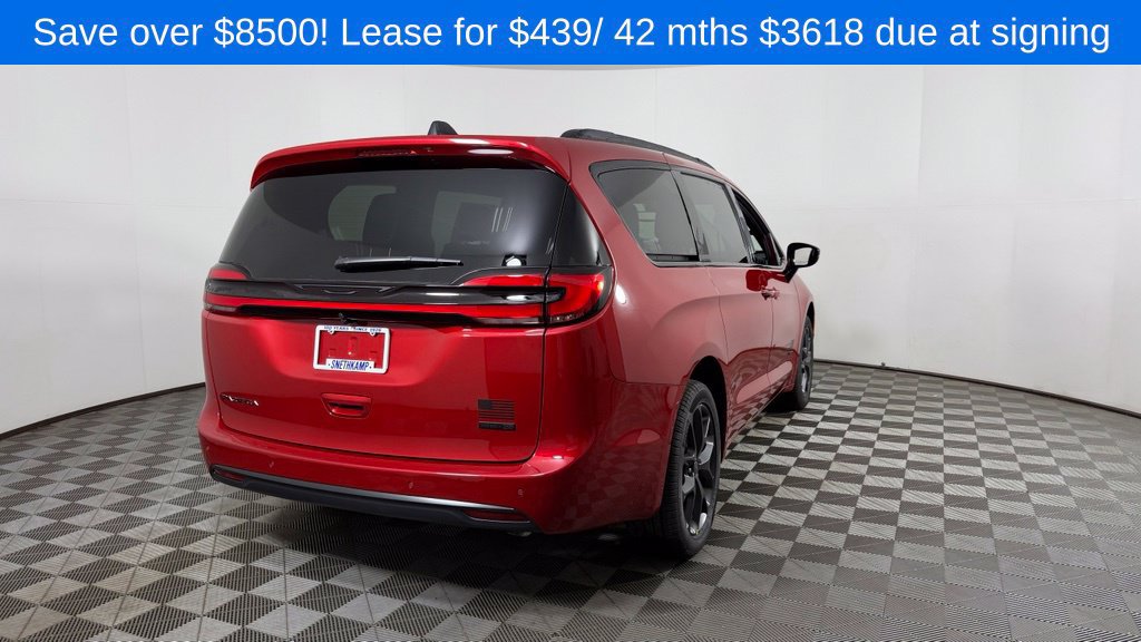 New 2027 Chrysler Pacifica Select AWD/4WD image 7
