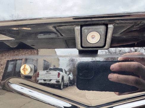 Used 2011 GMC Yukon SLT w/ SLT-2 Equipment Package image 8