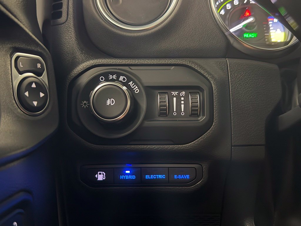 Used 2022 Jeep Wrangler Unlimited Sahara w/ Cold Weather Group AWD/4WD image 14