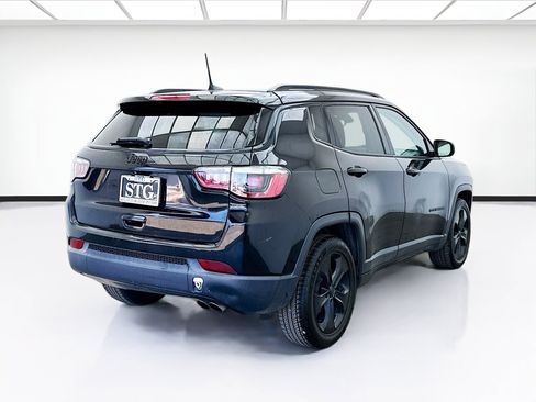 Used 2021 Jeep Compass Latitude FWD image 4