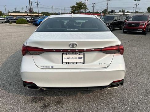 Used 2019 Toyota Avalon XLE image 5