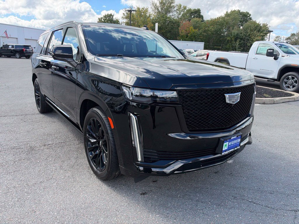 Used 2023 Cadillac Escalade ESV Sport Platinum w/ LPO, ONYX Package AWD/4WD image 9
