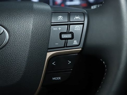 Certified 2025 Toyota Crown Signia AWD/4WD image 24
