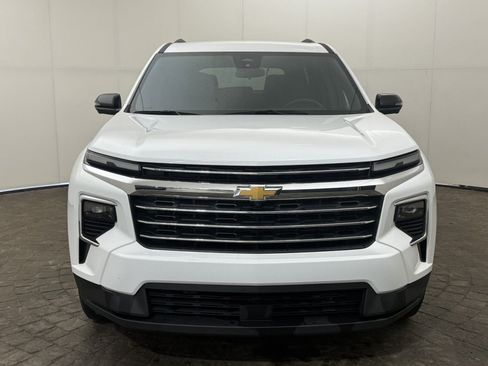 Used 2024 Chevrolet Traverse LT FWD image 2