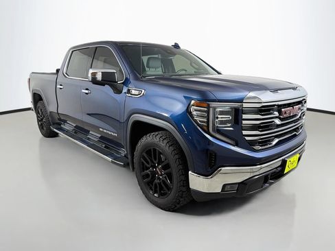 Used 2022 GMC Sierra 1500 SLT w/ SLT Premium Package AWD/4WD image 4