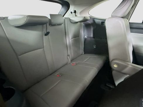 Used 2023 Toyota Highlander XLE AWD/4WD image 27