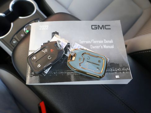 Used 2022 GMC Terrain SLE w/ Driver Convenience Package image 28