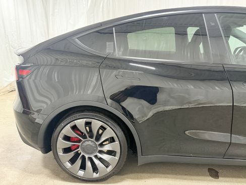 Used 2020 Tesla Model Y Performance image 10