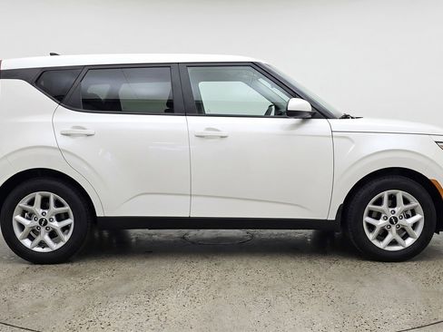 Used 2025 Kia Soul LX w/ LX Technology Package FWD image 11