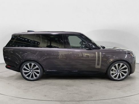 Used 2023 Land Rover Range Rover Long Wheelbase SE image 6
