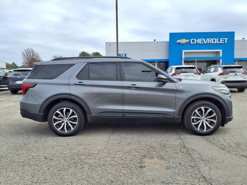Used 2025 Ford Explorer ST-Line image 23