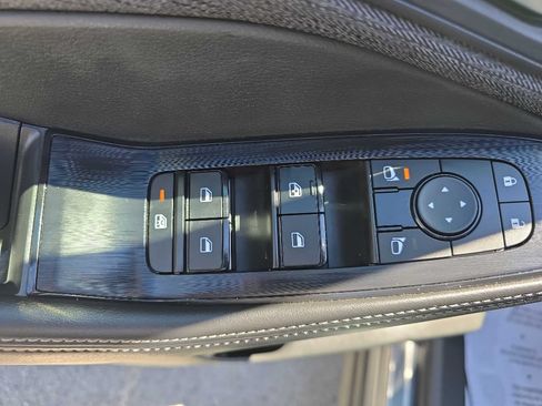 Used 2023 Nissan Rogue SV AWD/4WD image 17