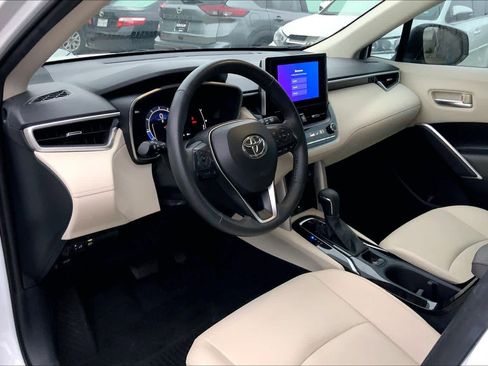 Used 2024 Toyota Corolla Cross XLE w/ Convenience Package FWD image 18