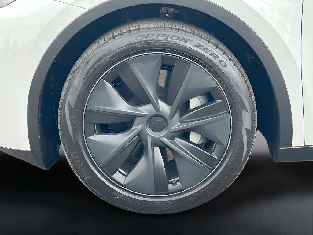 Used 2024 Tesla Model Y Long Range RWD image 31