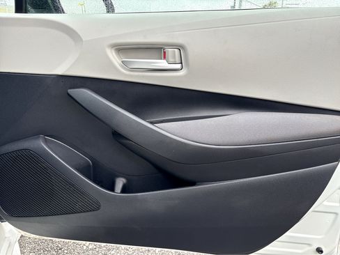 Used 2021 Toyota Corolla LE image 9