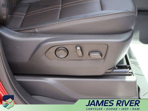 Used 2023 Chevrolet Silverado 1500 High Country w/ Technology Package AWD/4WD image 10