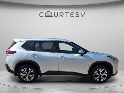 Certified 2021 Nissan Rogue SV w/ Premium Package FWD image 8