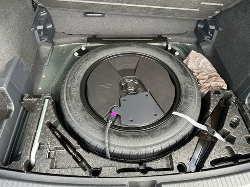 Used 2022 Volkswagen Tiguan SEL R-Line image 24