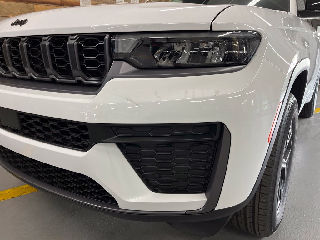 New 2026 Jeep Grand Cherokee Altitude AWD/4WD image 8