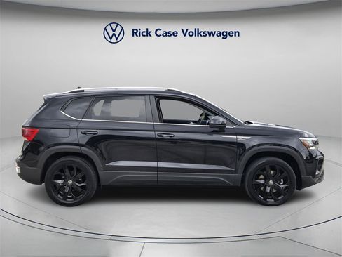 Used 2023 Volkswagen Taos SE w/ Black Wheel Package image 3