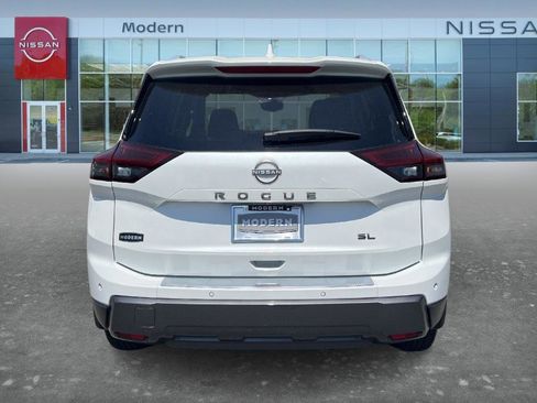 Certified 2025 Nissan Rogue SL FWD image 4