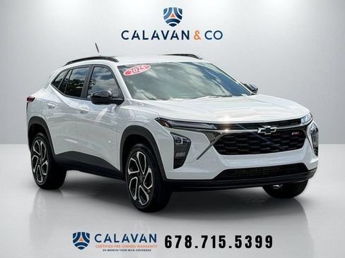 Used 2025 Chevrolet Trax RS w/ Driver Confidence Package FWD image 1