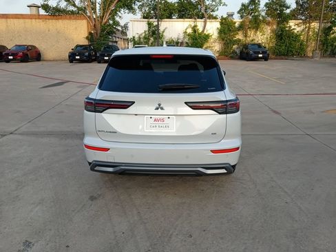 Used 2025 Mitsubishi Outlander SE image 6