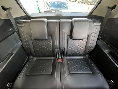 Used 2025 Volkswagen Atlas SE image 29