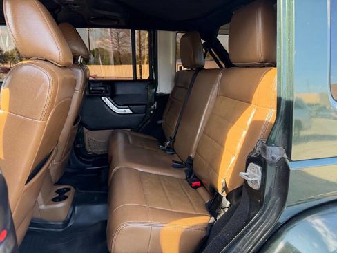 Used 2012 Jeep Wrangler Unlimited Sahara w/ Connectivity Group image 12