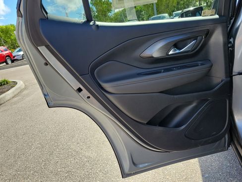 Used 2023 GMC Terrain SLT image 16