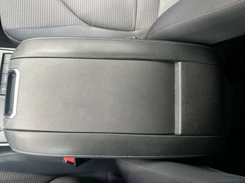Used 2020 Toyota Highlander LE AWD/4WD image 22