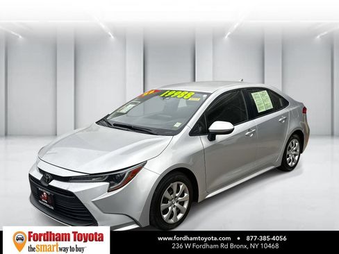 Used 2023 Toyota Corolla LE image 4