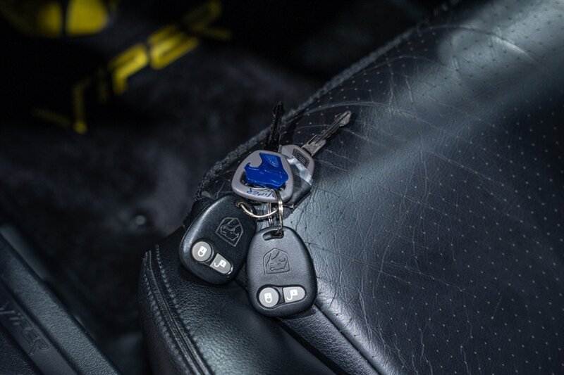 Used 2000 Dodge Viper GTS RWD image 27