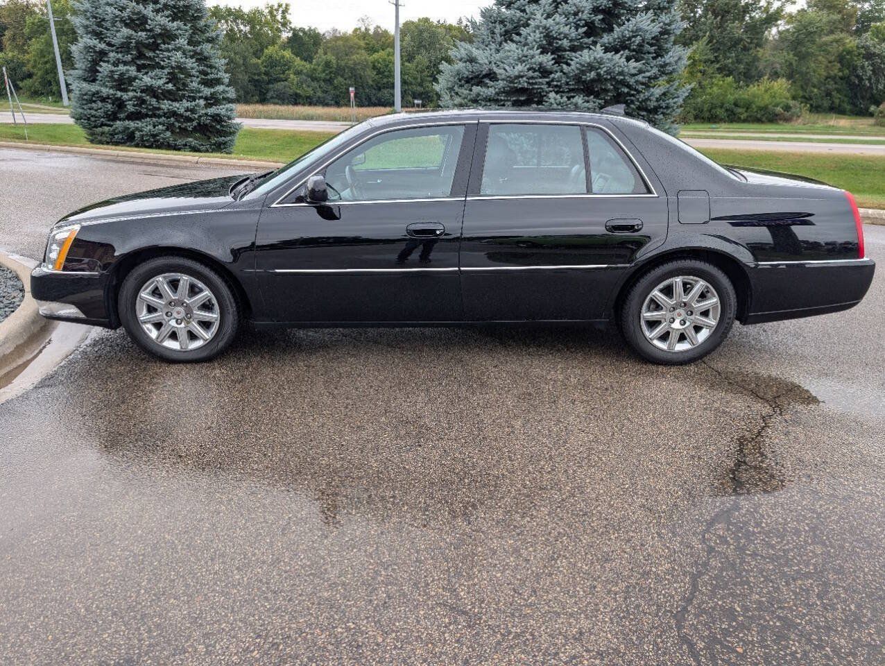 Used 2011 Cadillac DTS Premium FWD image 6
