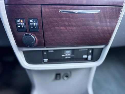 Used 2013 Toyota Sienna Limited image 27