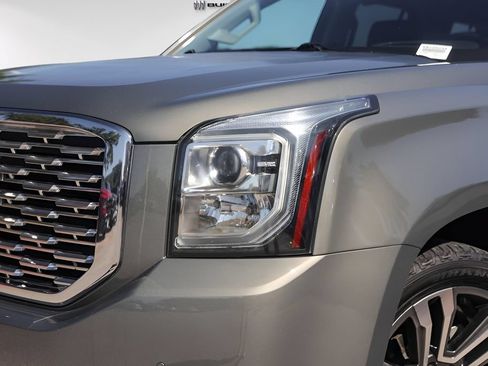 Used 2018 GMC Yukon Denali w/ Denali Ultimate Package AWD/4WD image 3