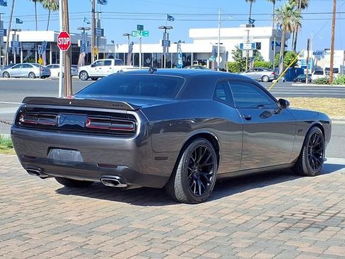 Used 2016 Dodge Challenger SRT w/ Technology Group RWD image 5
