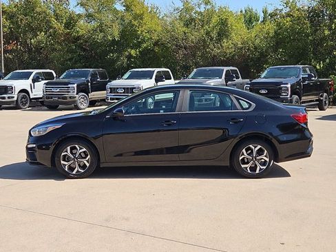 Used 2019 Kia Forte LXS FWD image 9