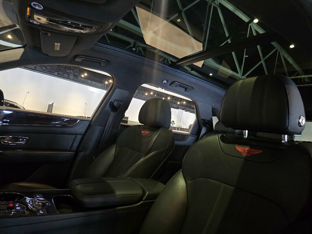 Used 2019 Bentley Bentayga AWD/4WD image 19