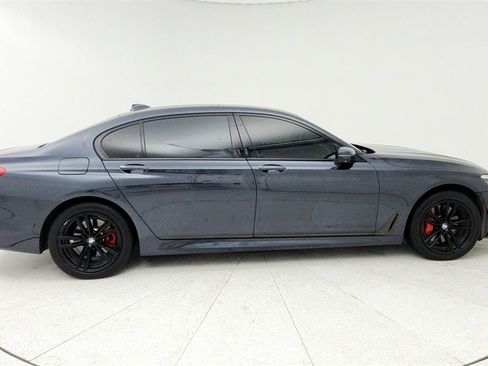 Used 2017 BMW 750i xDrive image 7