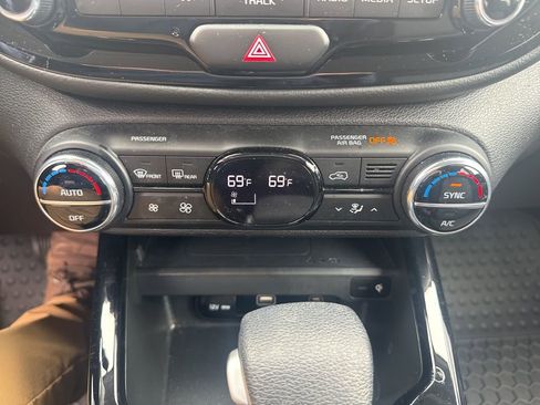Certified 2023 Kia Soul S FWD image 12