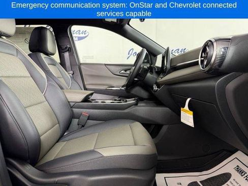 New 2026 Chevrolet Equinox LT w/ Convenience Package II FWD image 17