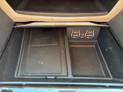 Used 2023 Chrysler Pacifica Limited image 37